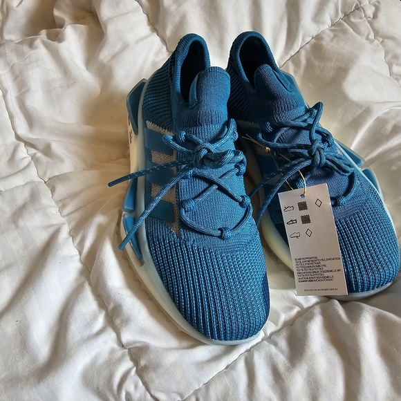 Athletic_Shoes